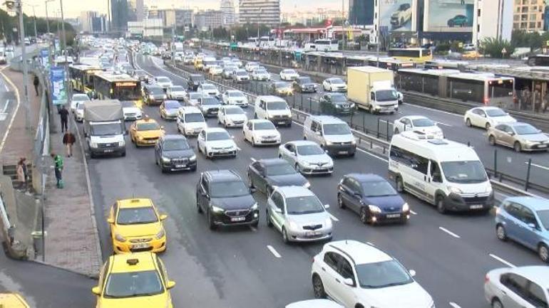 İstanbulda ara tatilin ardından trafik yoğunluğu