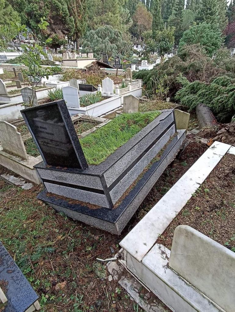 Zonguldaktaki fırtınada devrilen ağaçlar nedeniyle 300 mezar hasar gördü