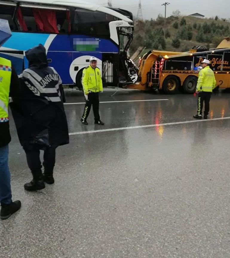 Yolcu otobüsü, aniden şerit değiştiren hafriyat kamyonuna çarptı; kaza anı kamerada