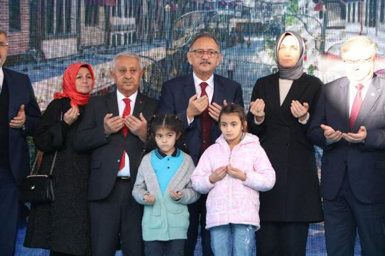 Bakan Özhaseki: Depremzedeler için yapılan 200 bin konut yakında bitecek