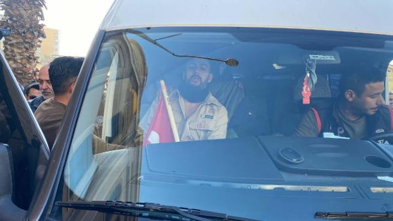 İzmir’de İsrail bayrağına basıp kafasına tabanca dayayan şüpheli tutuklandı