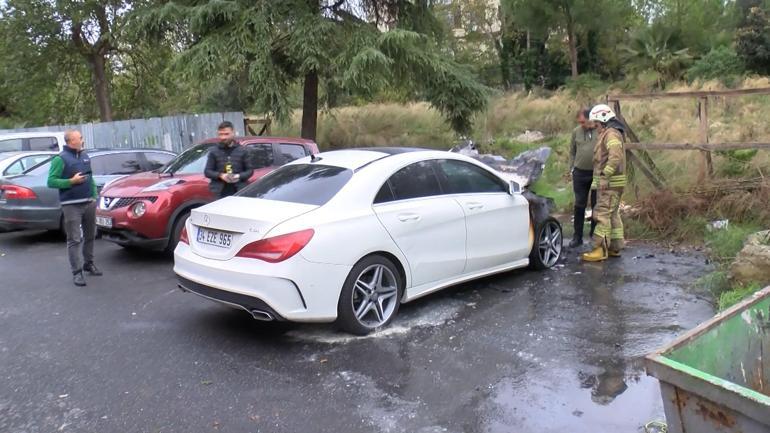 Bakırköyde park halindeki otomobil alev alev yandı