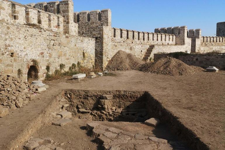 Bozcaada Kalesi’ndeki kazılar, Geç Tunç Çağında yerleşim bulgusunu ortaya çıkardı