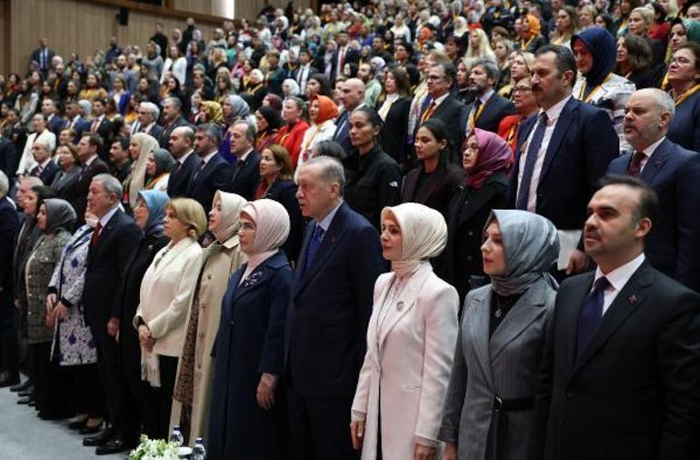 Erdoğan: Eli öpülecek kadın aranıyorsa, şehitlerimizin yiğit anaları, eşleri, başımızın tacı öğretmenlerimizdir