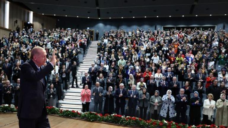 Erdoğan: Eli öpülecek kadın aranıyorsa, şehitlerimizin yiğit anaları, eşleri, başımızın tacı öğretmenlerimizdir