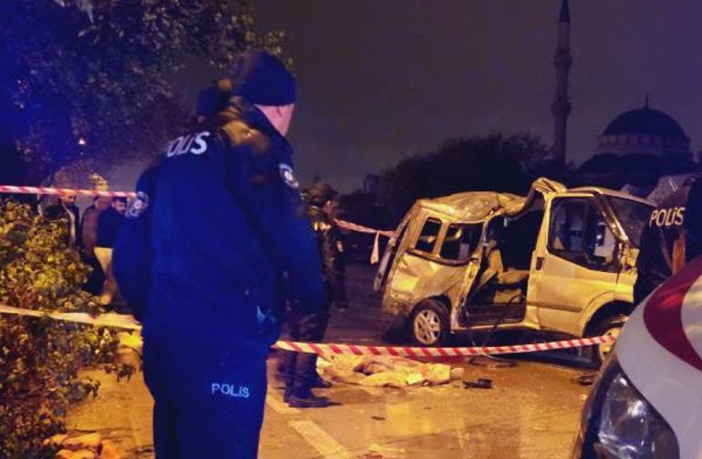 Konyada minibüs refüje çarptı: 3 ölü, 4 yaralı
