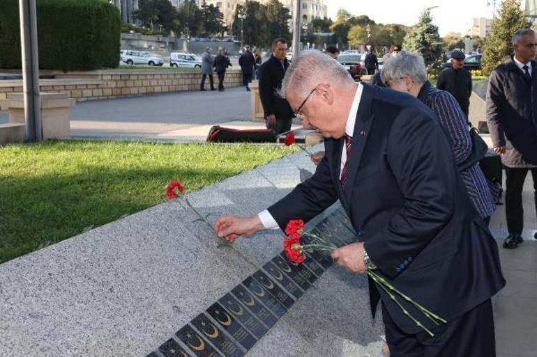 Bakan Güler, Azerbaycan’da Türk Şehitliğini ziyaret etti