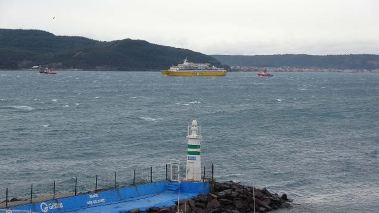 Çanakkale Boğazında arızalanan yolcu gemisi sürüklendi