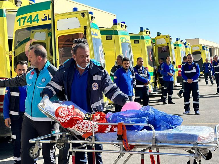 Gazzeli yaralı ve refakatçileri Türkiyeye ulaştıracak olan uçak Mısırdan havalandı