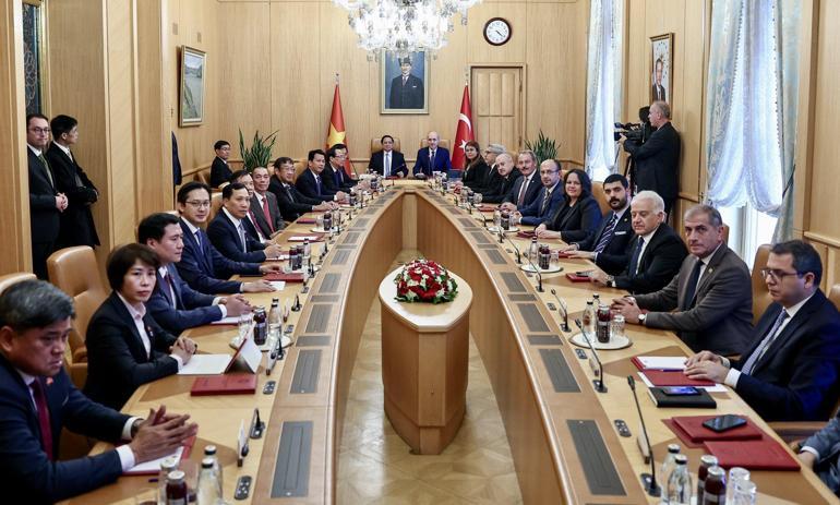 Numan Kurtulmuş, Vietnam Başbakanı Chinh ile TBMMde görüştü