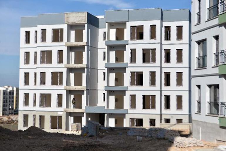 Adanada depremzedeler için hazırlanan 1000 konut ocakta teslim edilecek