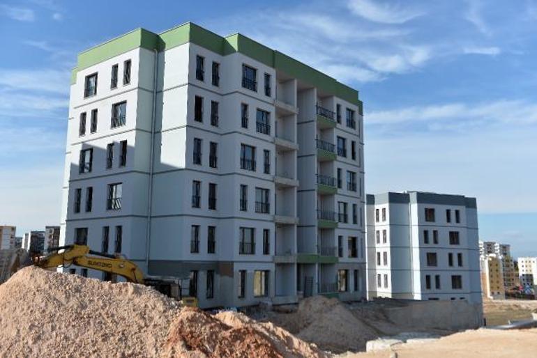 Adanada depremzedeler için hazırlanan 1000 konut ocakta teslim edilecek