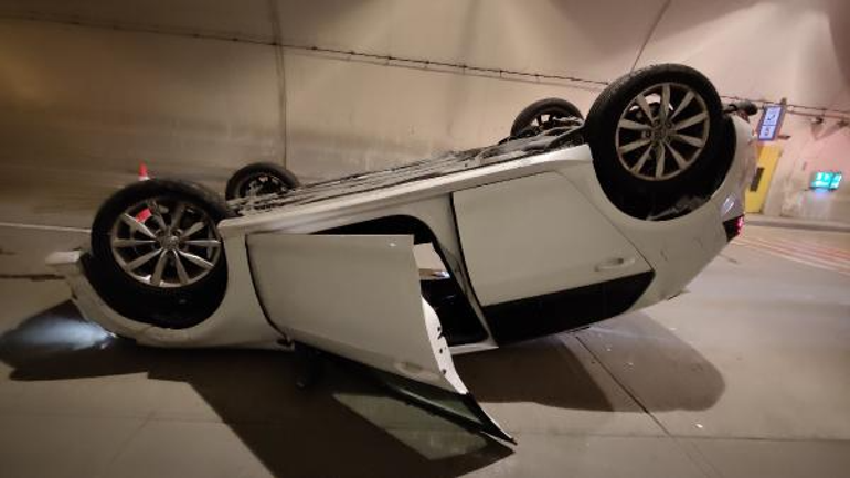 Beşiktaşta otomobil devrildi: 1 yaralı