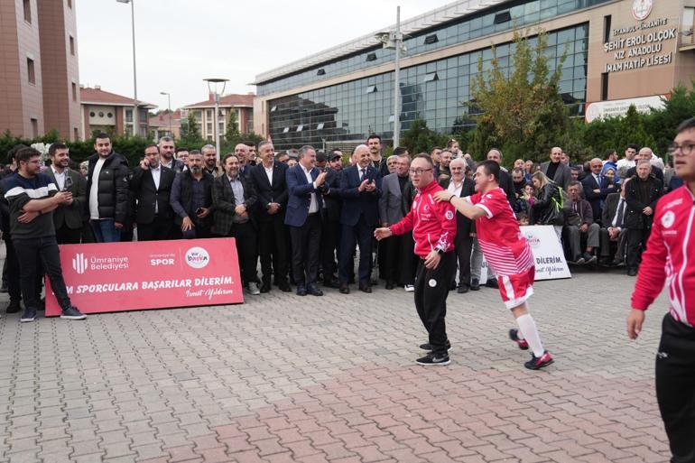 Ümraniyedeki Engelsiz Spor Merkezinin açılışı Bakan Bak tarafından yapıldı