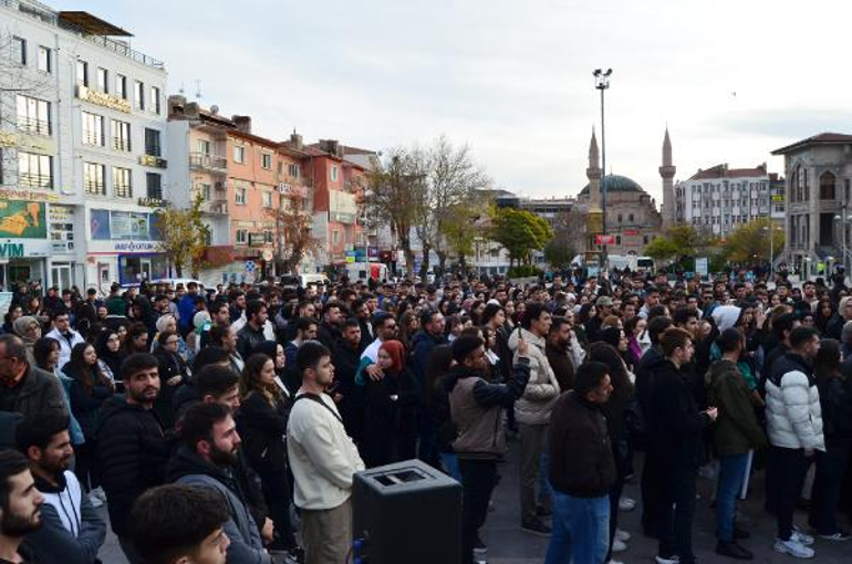 Üniversiteli Mine Nur yurt önündeki kazada hayatını kaybetti, arkadaşı son anda kurtuldu