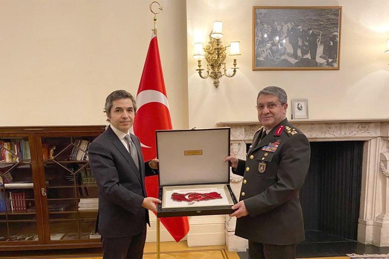 Kara Kuvvetleri Komutanı Orgeneral Bayraktaroğlu, İngiltere’de resmi temaslarda bulundu