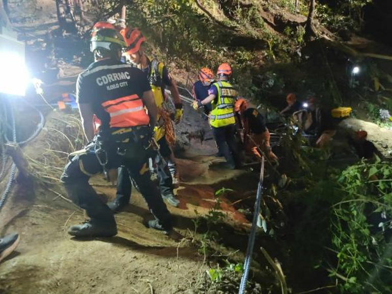 Filipinler’de yolcu otobüsü vadiye uçtu: 17 ölü, 7 yaralı