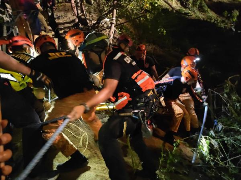 Filipinler’de yolcu otobüsü vadiye uçtu: 17 ölü, 7 yaralı