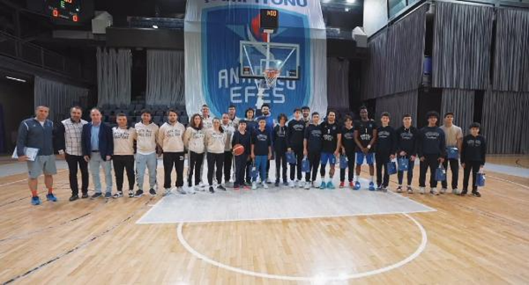 Anadolu Efes Spor Kulübü ve Eczacıbaşı Dynavit sporcuları öğrencilerle ‘Sen de yapabilirsin’ etkinliğinde buluştu