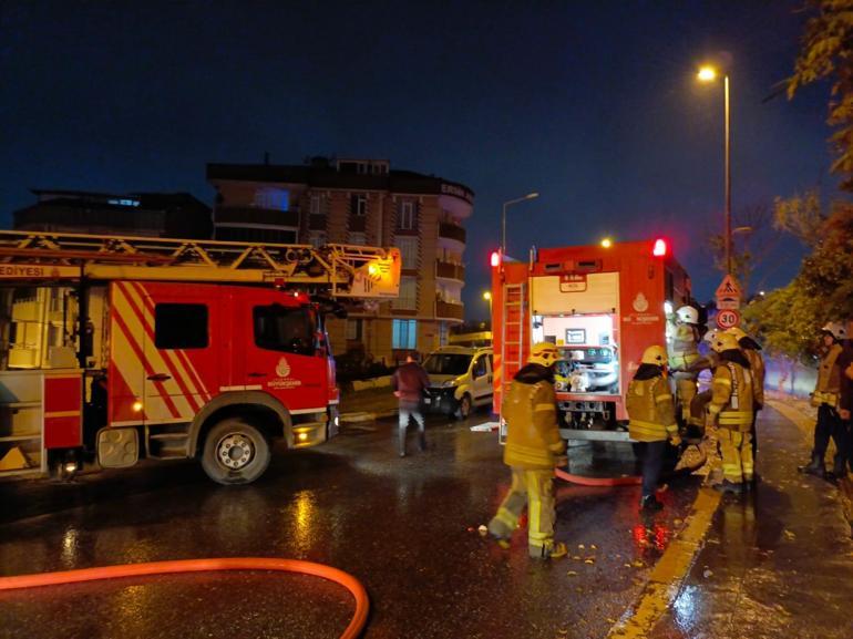 Esenyurtta 5 katlı binanın çatısı alevlere teslim oldu