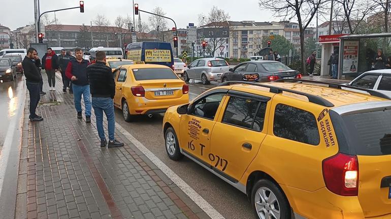 15 yaşındaki çocuk, bindikleri taksinin şoförünü boynundan bıçakladı