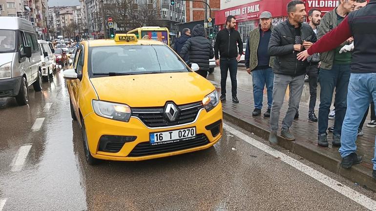 15 yaşındaki çocuk, bindikleri taksinin şoförünü boynundan bıçakladı