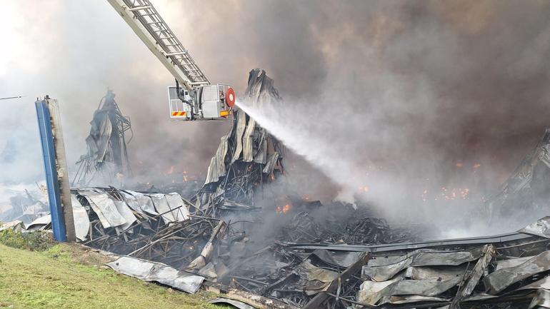 Lojistik firmasının deposunda yangın kontrol altında