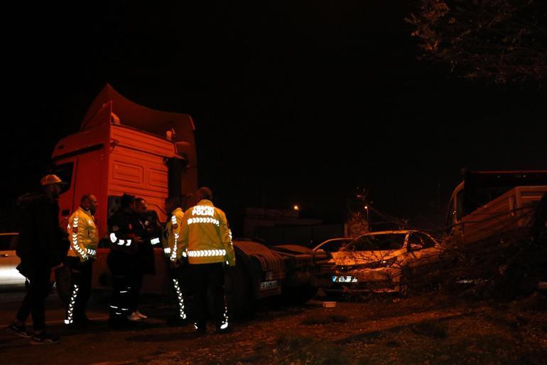 Kayseri’de 4 aracın karıştığı zincirleme kazanın andından TIR sürücüsü kaçtı: 1 yaralı