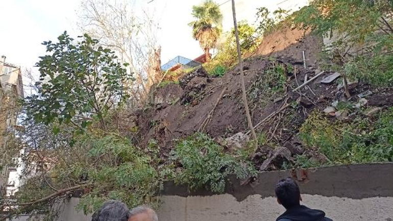 Kocaelide istinat duvarı çöktü; 23 daire ile 6 iş yerinin boşaltılmasına karar verildi