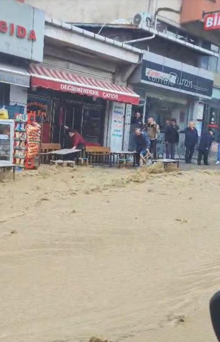 Trabzonda su borusu patladı; yollar göle döndü, iş yerlerini su bastı