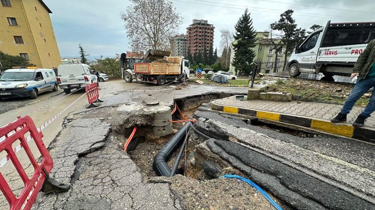 Trabzonda su borusu patladı; yollar göle döndü, iş yerlerini su bastı