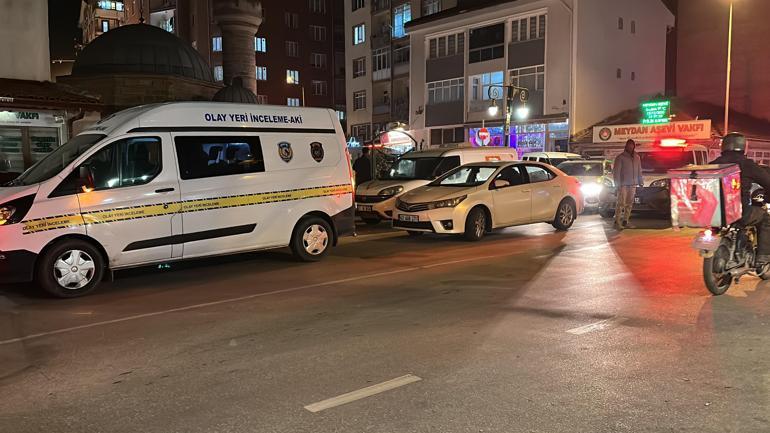 Astsubay trafikte tartıştığı genci tabancayla bacağından yaraladı; olay anı kamerada