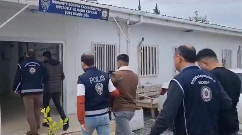 Hafif ticari araçtan 12 kaçak göçmen çıktı