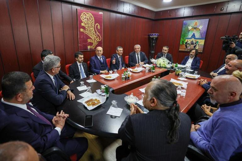 Özgür Özel, Hacı Bektaş Veli Anadolu Kültür Vakfını ziyaret etti