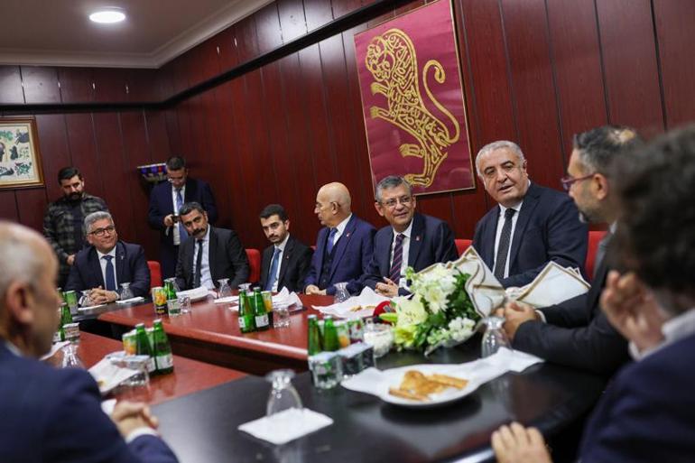 Özgür Özel, Hacı Bektaş Veli Anadolu Kültür Vakfını ziyaret etti