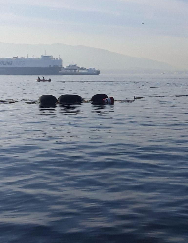 Kocaelide yüzer havuz battı; 24 personel kurtarıldı