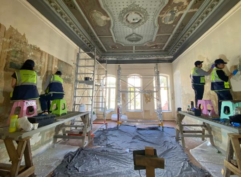 Yıldız Sarayındaki restorasyonda 19.yüzyıla ait süslemeler ortaya çıkarıldı