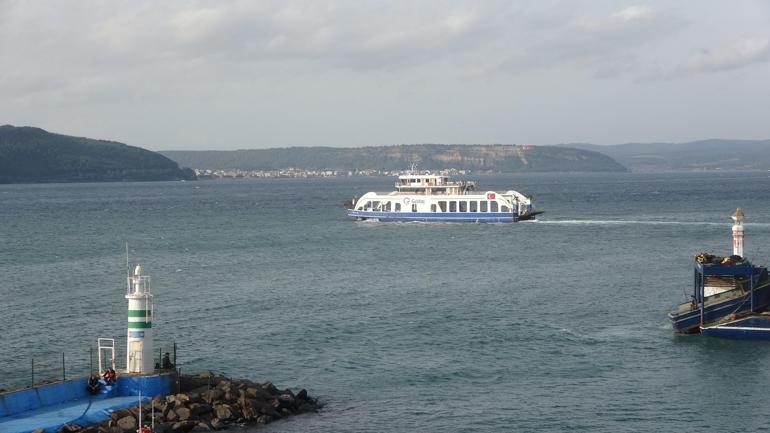 Bozcaada ve Gökçeada feribot seferlerine fırtına engeli