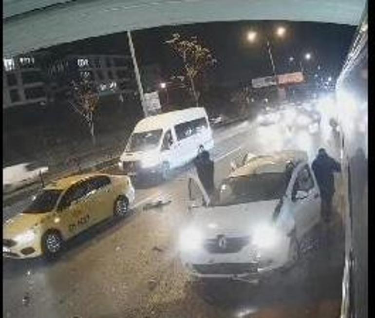 Kadıköyde İETT otobüsünün de aralarında bulunduğu zincirleme kaza