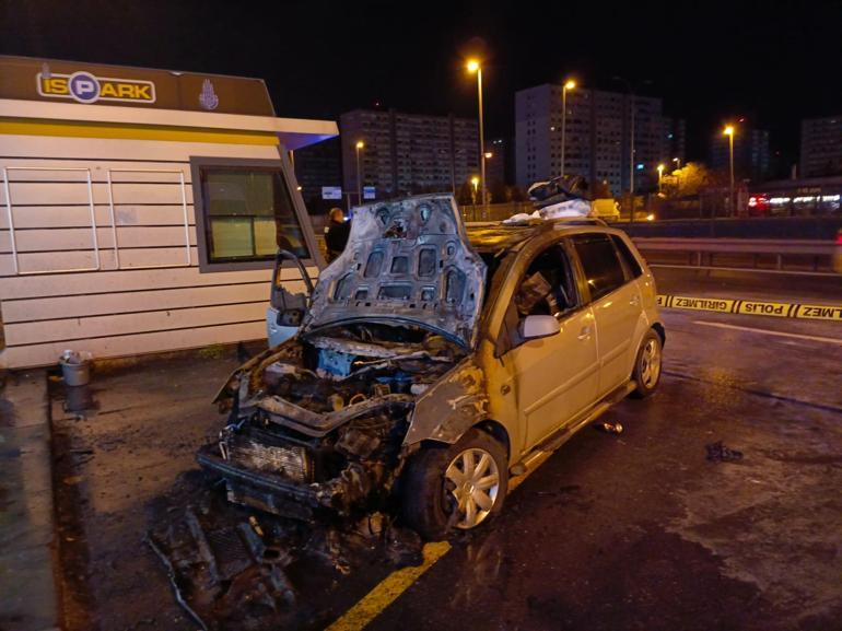 Bahçelievlerde, park halindeki otomobil alev aldı; içinde uyuyan sürücü son anda kurtuldu