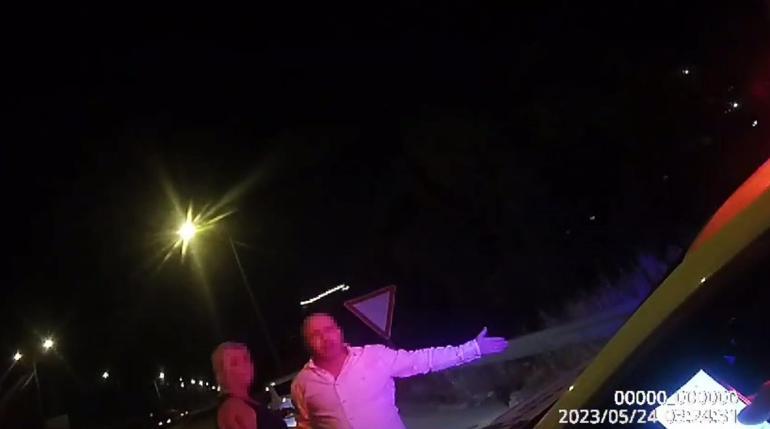 Alkollü sürücüden trafik polisine tehdit kamerada