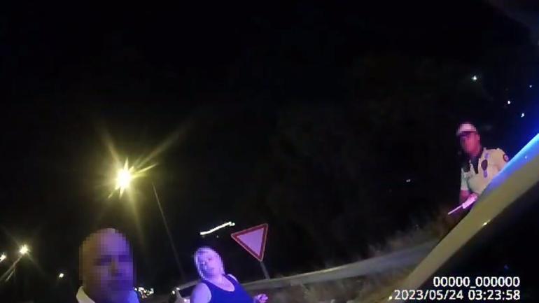 Alkollü sürücüden trafik polisine tehdit kamerada