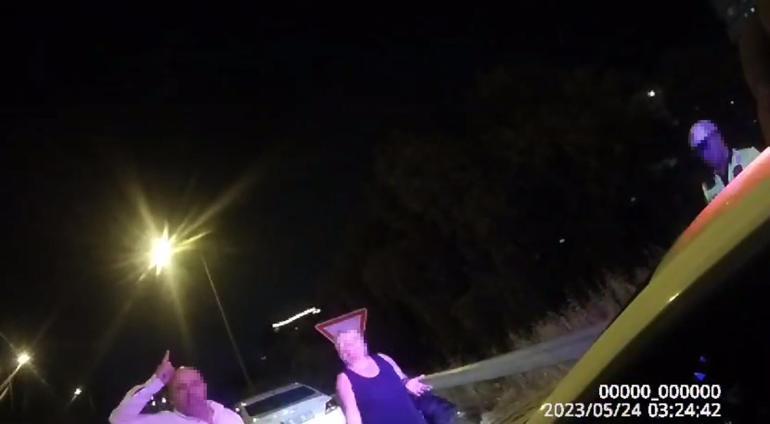 Alkollü sürücüden trafik polisine tehdit kamerada