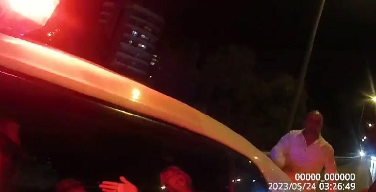Alkollü sürücüden trafik polisine tehdit kamerada