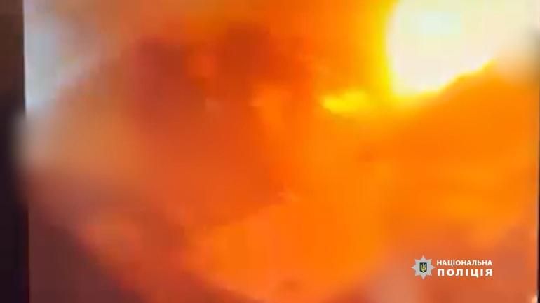 Ukrayna’da bir kişi köy meclisinde 3 adet el bombası patlattı