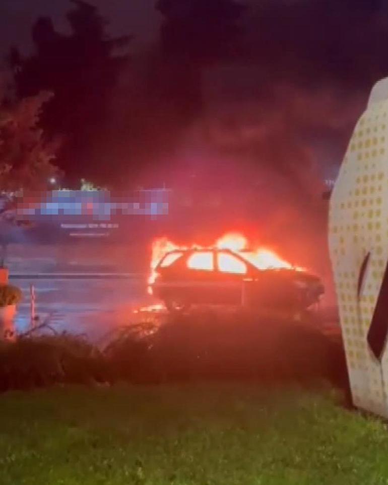 Beşiktaşta park halindeki cip alev alev yandı