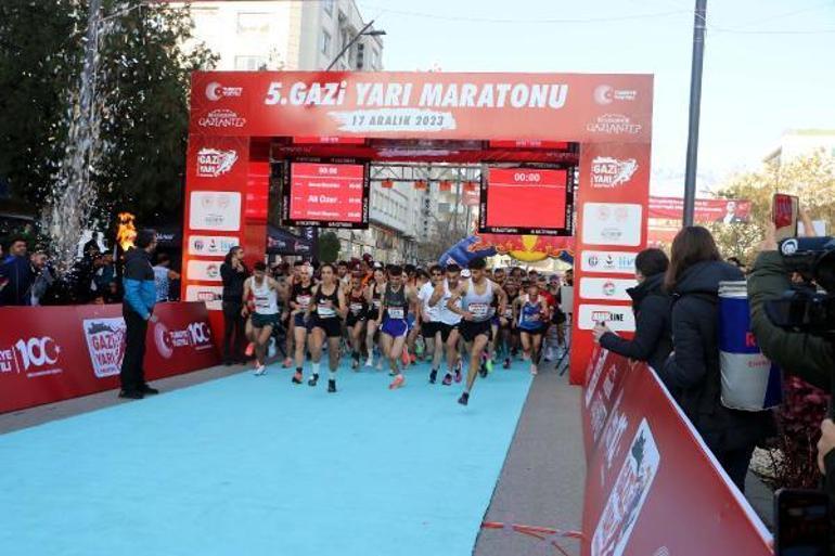 Gaziantepte 5inci Gazi Yarı Maratonuna 1300 atlet katıldı