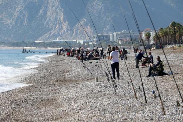 Antalyada yağış sonrası deniz keyfi