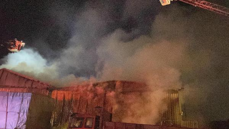 Palet deposunda yangın: 1 işçi dumandan etkilendi