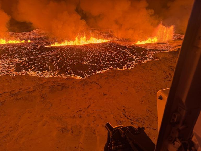 İzlanda’da haftalardır beklenen yanardağ patlaması gerçekleşti
